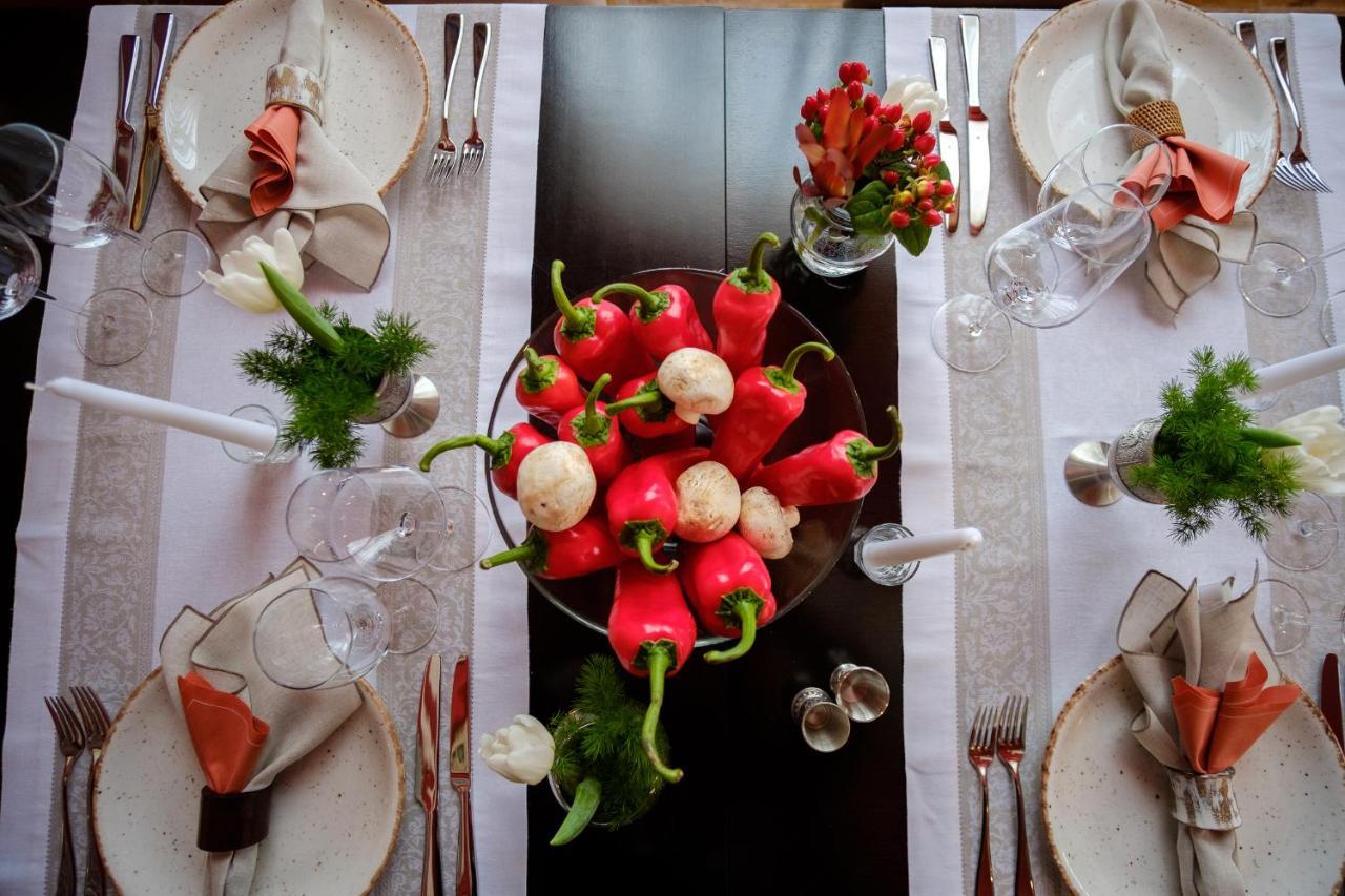 Country Spa Retreat Snagov Exterior foto A table set for a dinner party