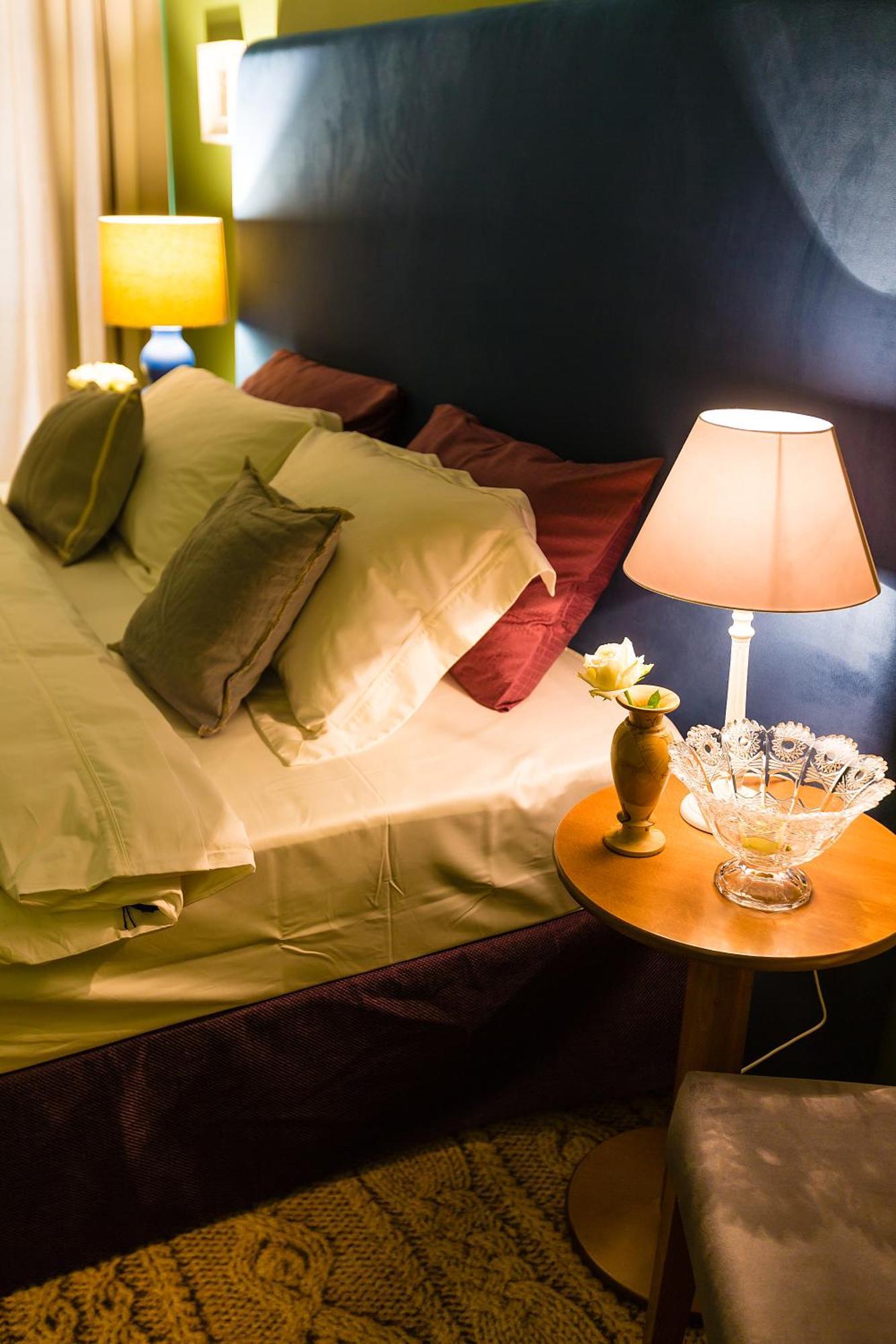 Country Spa Retreat Snagov Exterior foto A bed with cushions