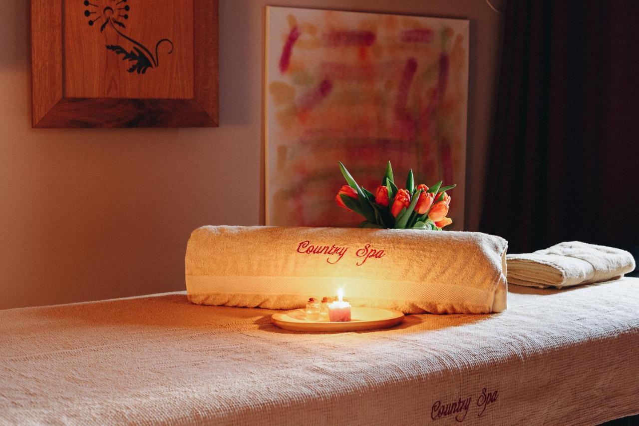 Country Spa Retreat Snagov Exterior foto A spa treatment table